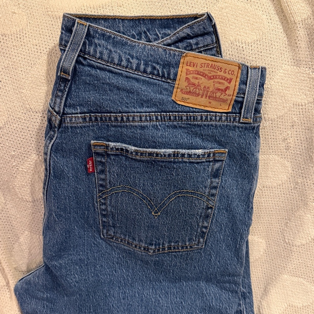 Levi's 501 Jeans button fly with Signature Stitching 32 waist 30 inseam